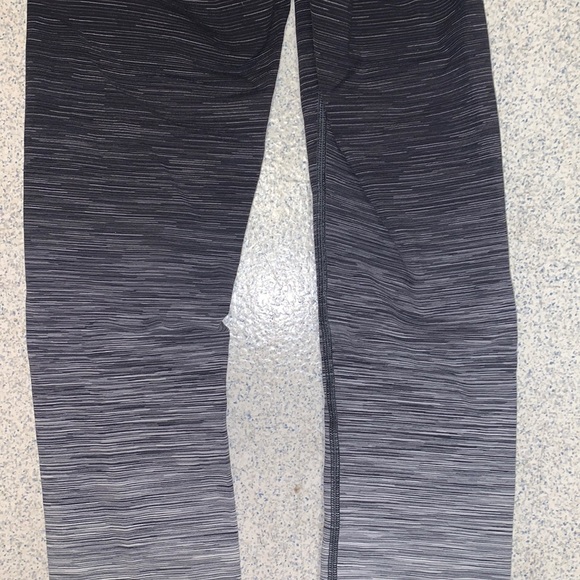 Lululemon Size 2 Black Grey White Ombré Leggings - Picture 5 of 5